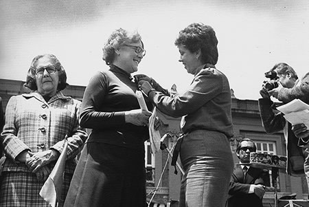 Maruja Vieira recibe Orden Nacional al M&eacute;rito por parte del Canciller &Aacute;lvaro Leyva Dur&aacute;n